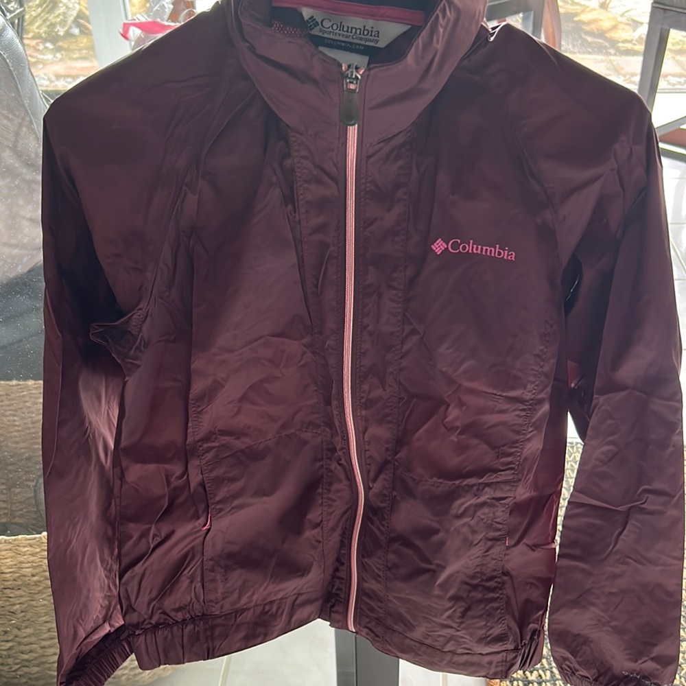 Columbia windbreaker with tucked in hood